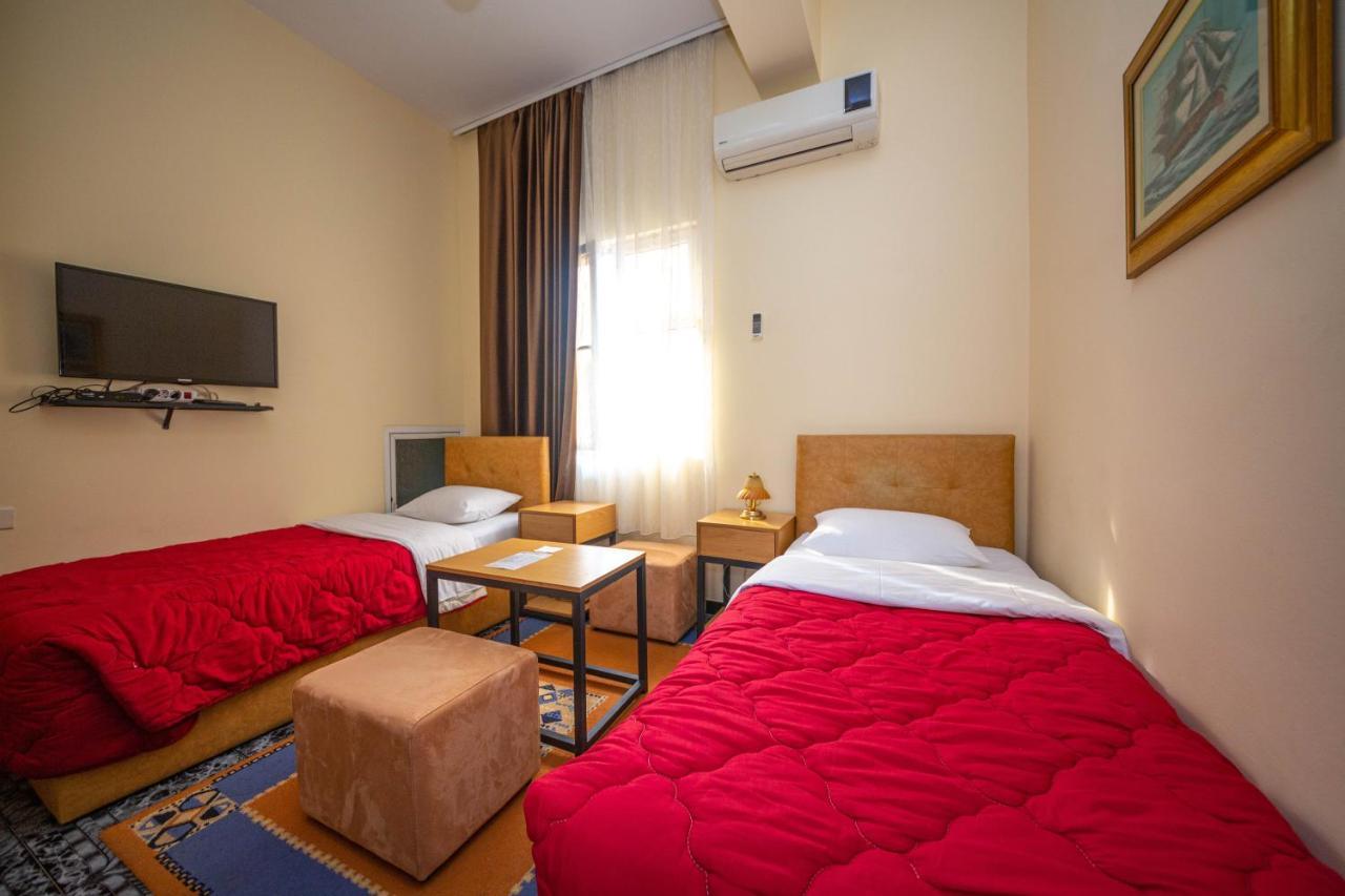 Hotel Pik Loti Tirana Exterior foto