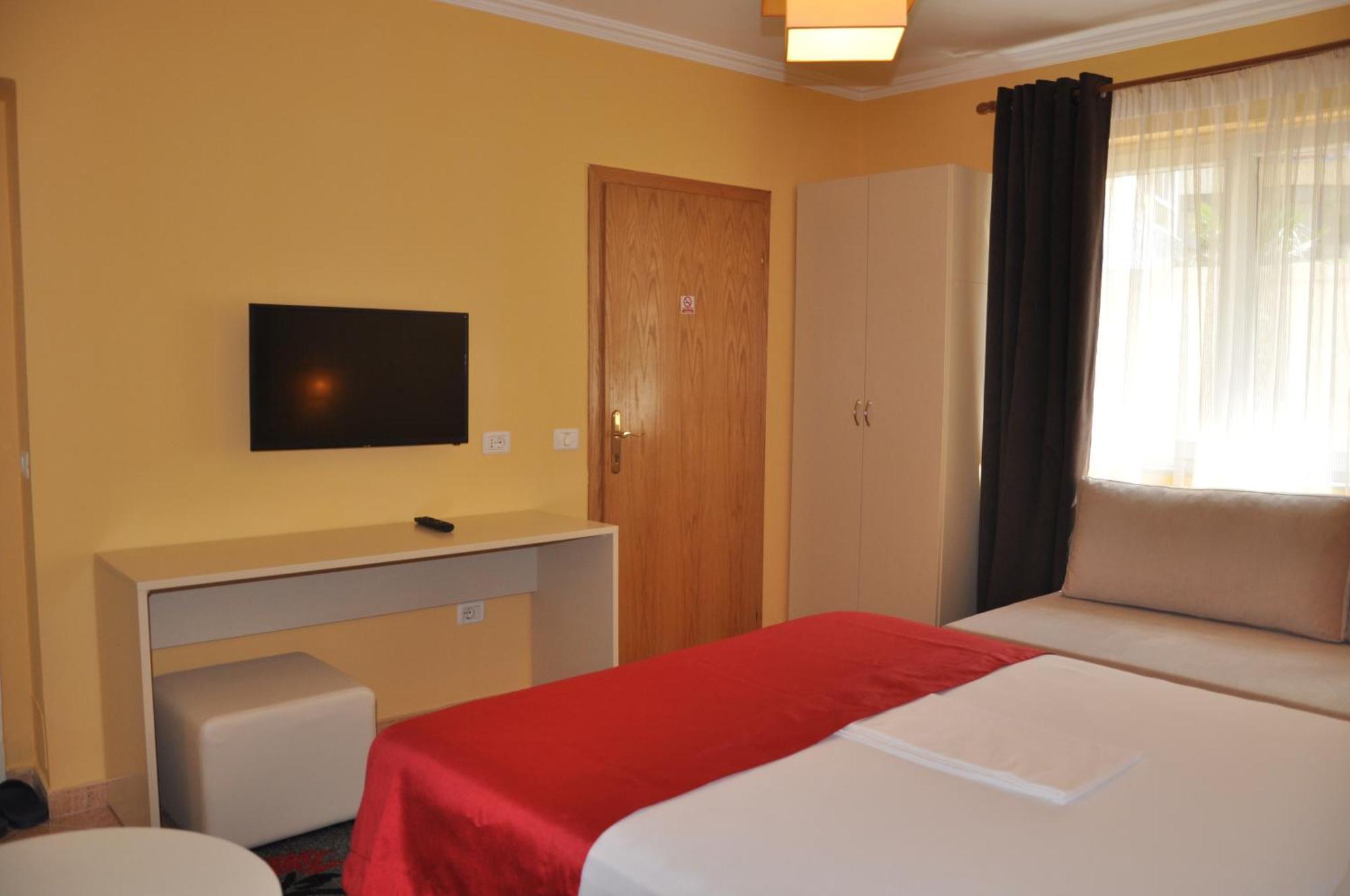Hotel Pik Loti Tirana Quarto foto