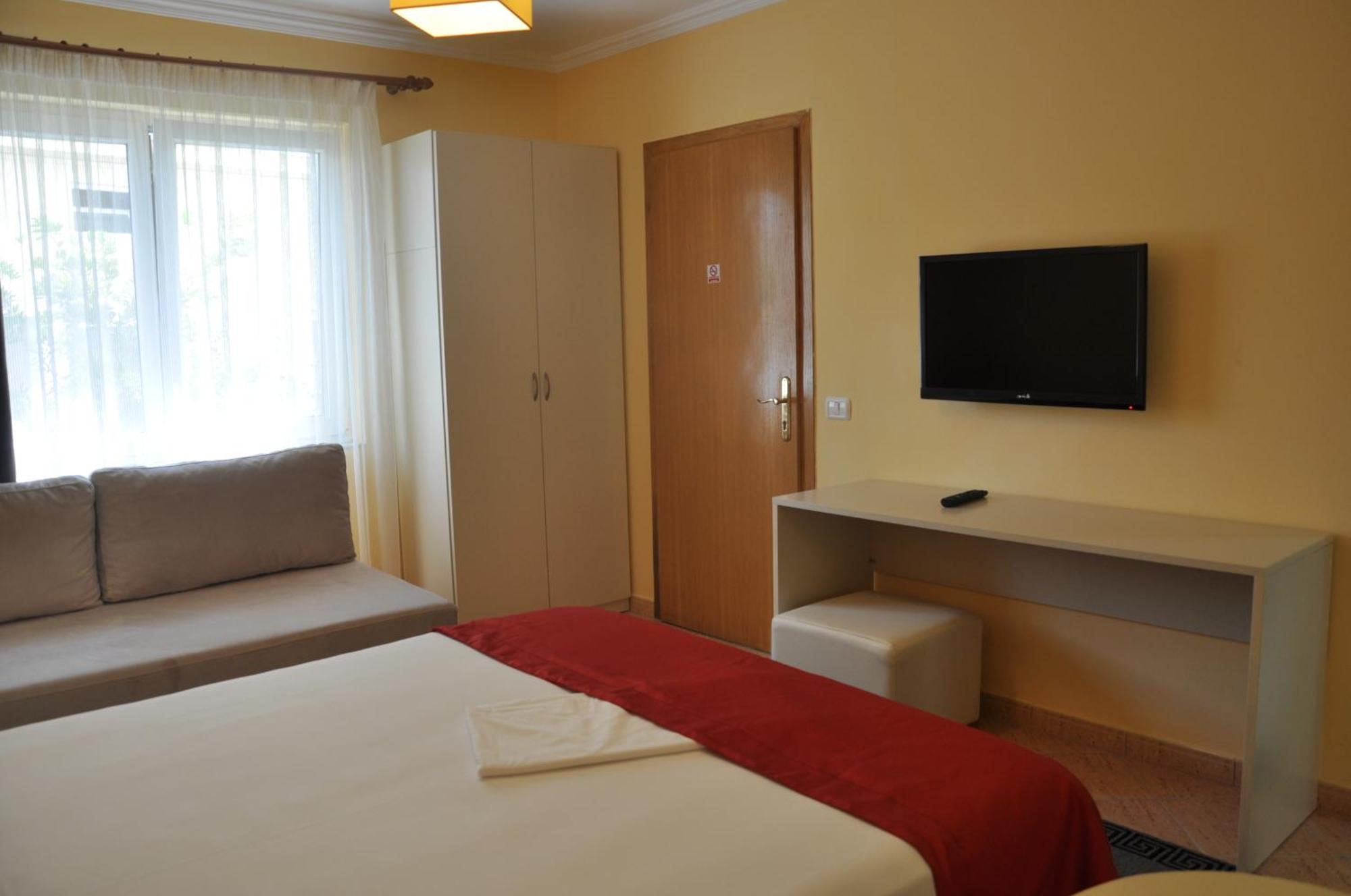 Hotel Pik Loti Tirana Quarto foto