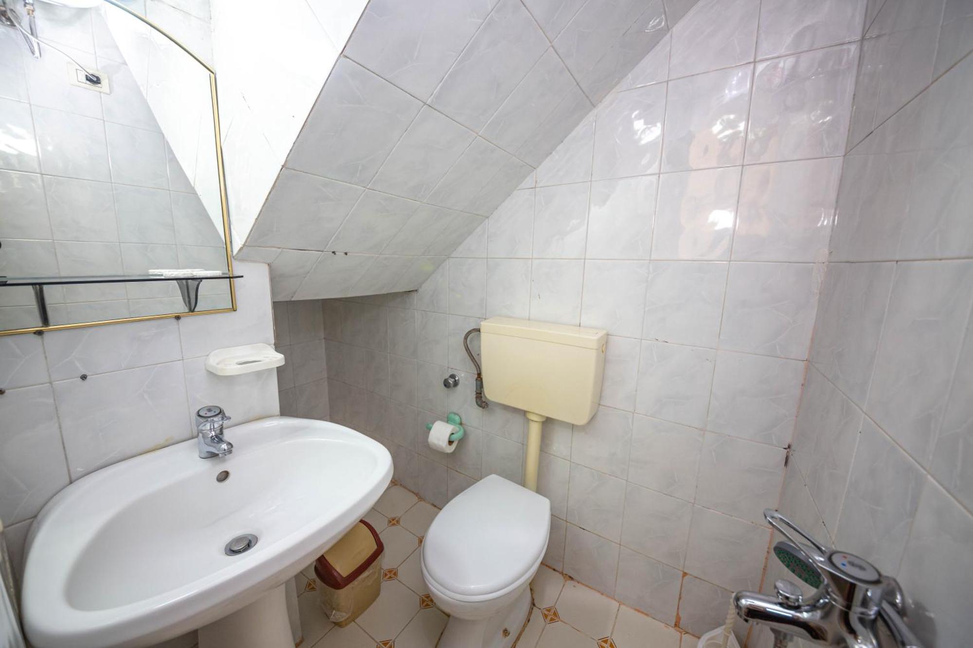 Hotel Pik Loti Tirana Quarto foto